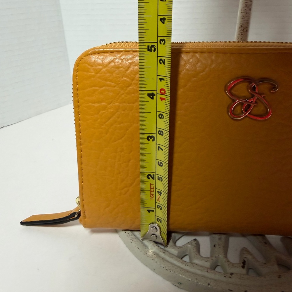 Jessica Simpson Zip-around Wallet - Picture 6 of 6